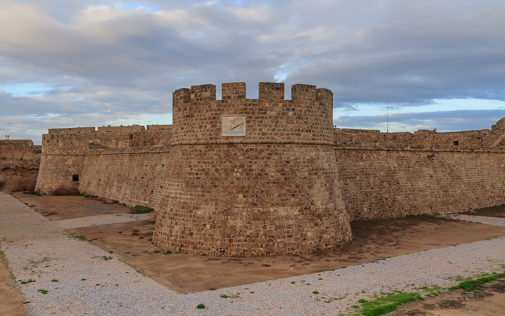 1920px-Famagusta_01-2017_img26_city_walls_Othello_Tower