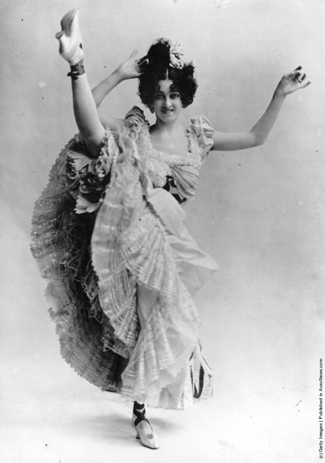cabaret-dancers-1