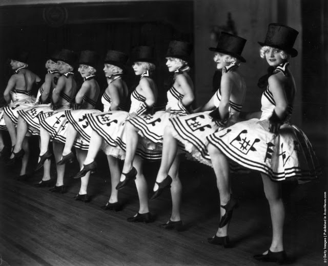cabaret-dancers-11