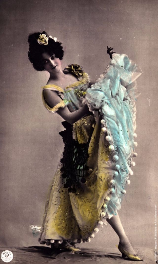 cabaret-dancers-2
