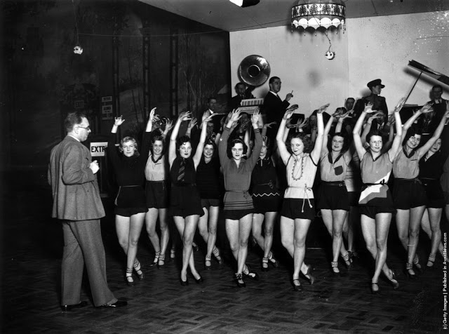 cabaret-dancers-23