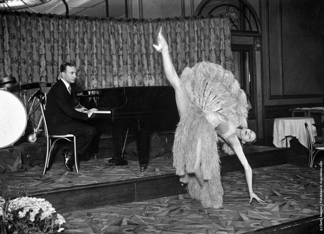 cabaret-dancers-29