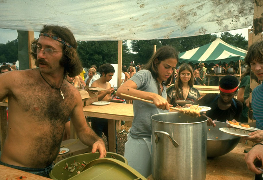 crazy-things-woodstock-festival-photography-11