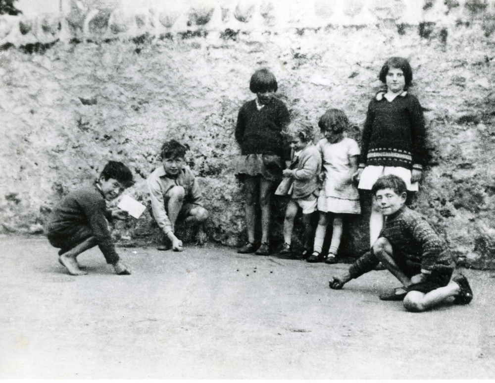 helmsdale-children-playing-marbles-c1940s