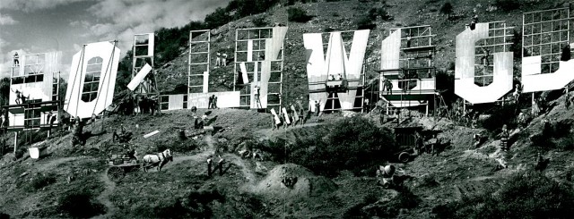 Hollywood-Sign-Broken-640x245
