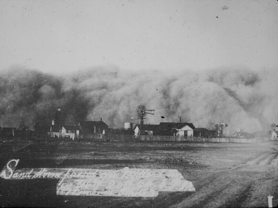 sandstorm-over-midland-texas